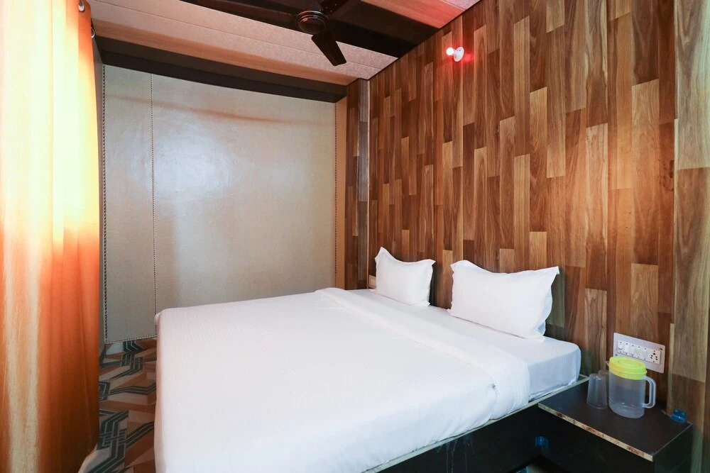 Spot On 60106 Taj Tourist Home