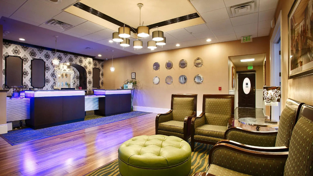 Best Western Plus San Pedro Hotel and Suites
