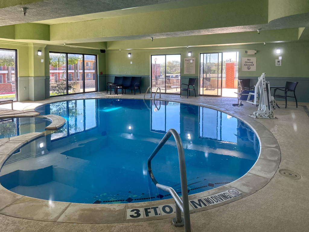 Holiday Inn Express Hotel & Suites Ennis by IHG