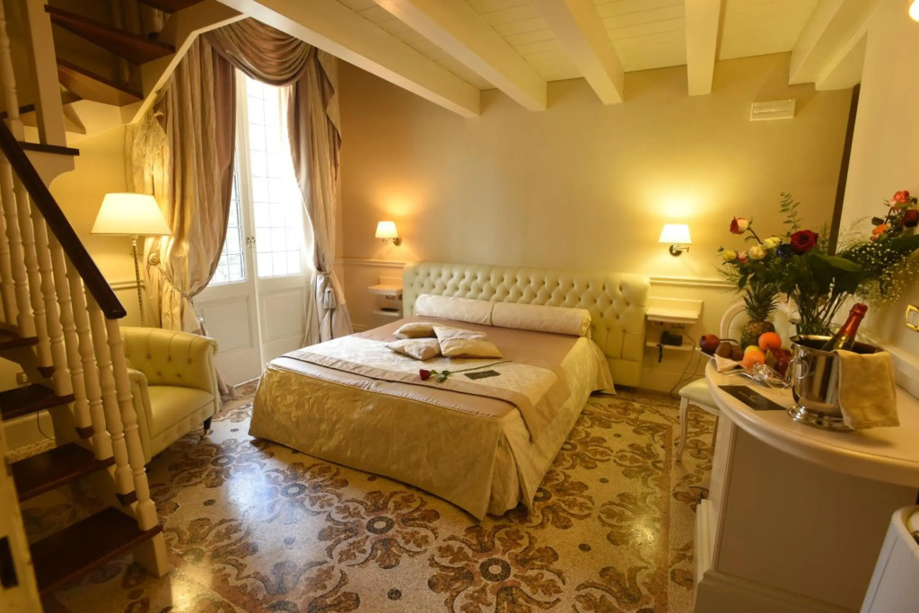 SANTA CHIARA SUITE HOTEL & SPA - Lecce
