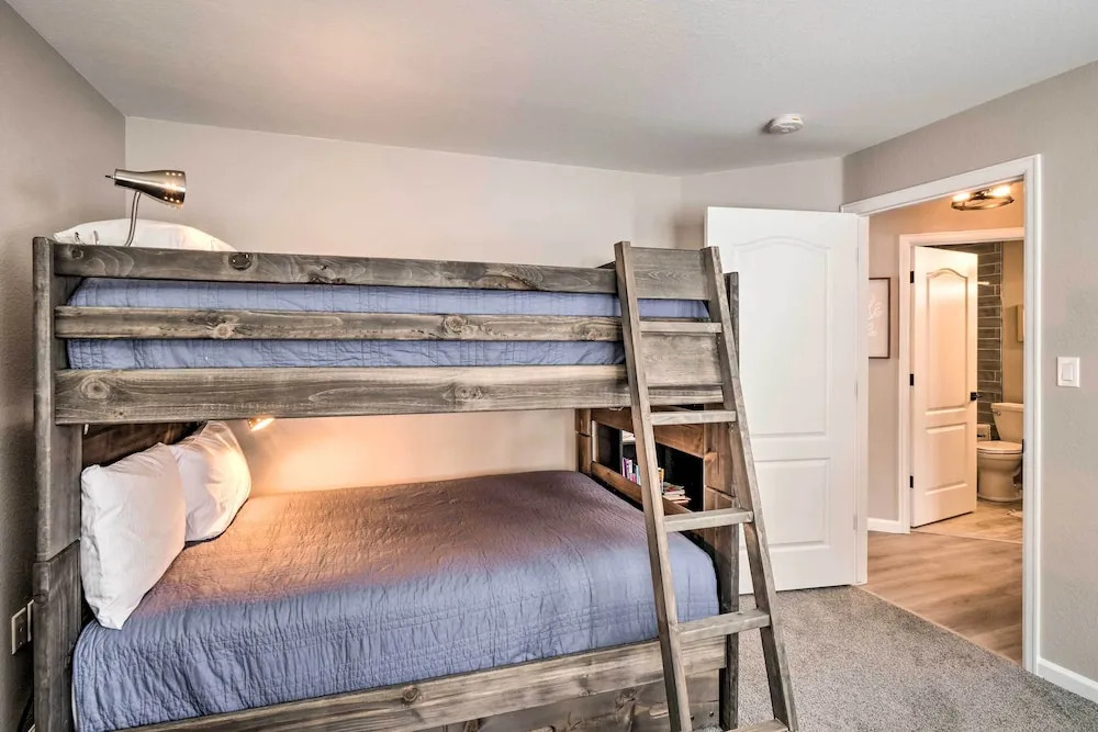Frisco Condo w/ 2 Hot Tubs: Steps to Lake Dillon