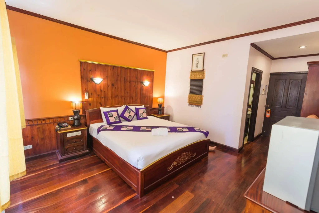 E-Outfitting Vang Thong Hotel