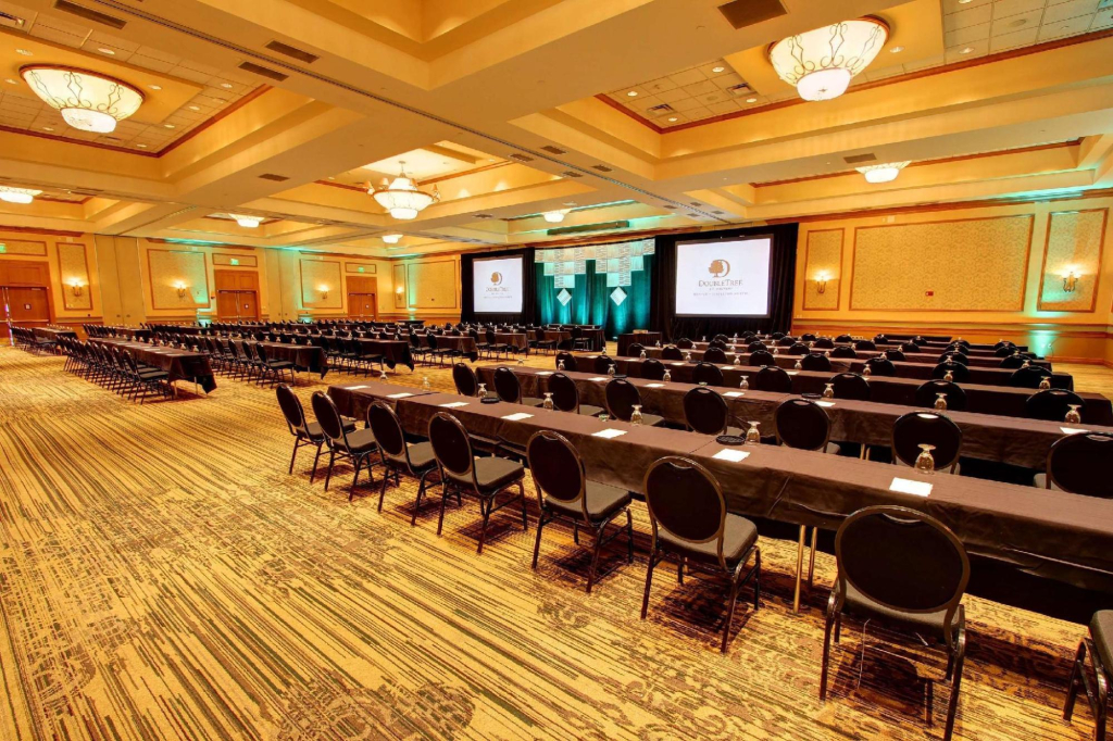 DoubleTree By Hilton Hotel Denver - Stapleton North