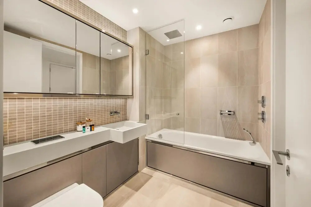 Deluxe two Bedroom Canary Wharf Apartment With River Views