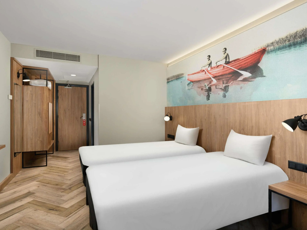 Ibis Budapest Heroes Square