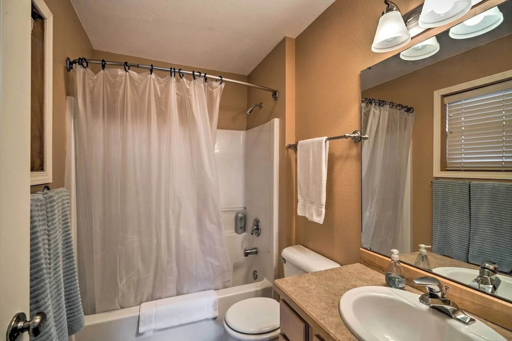Charming Big Sky Ski Nook < 1 Mile to Ski Resort!