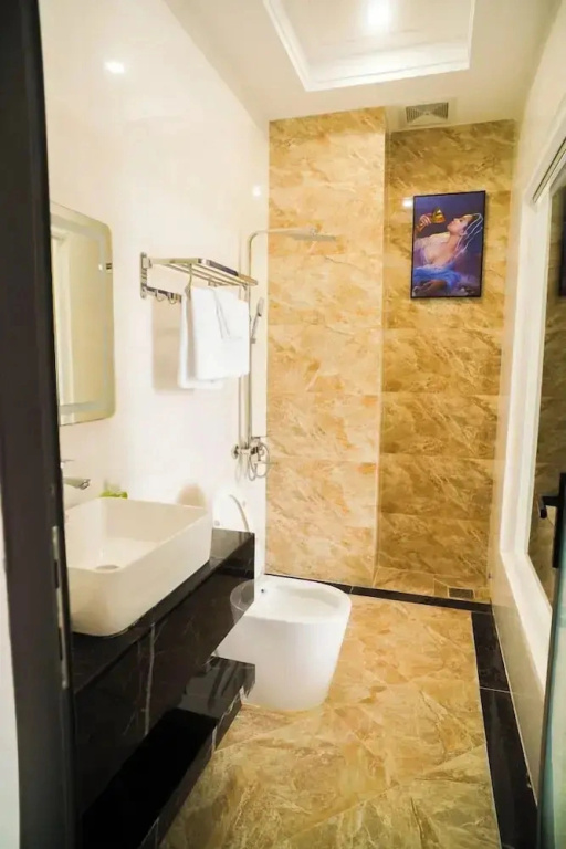Queen Luxury Hotel