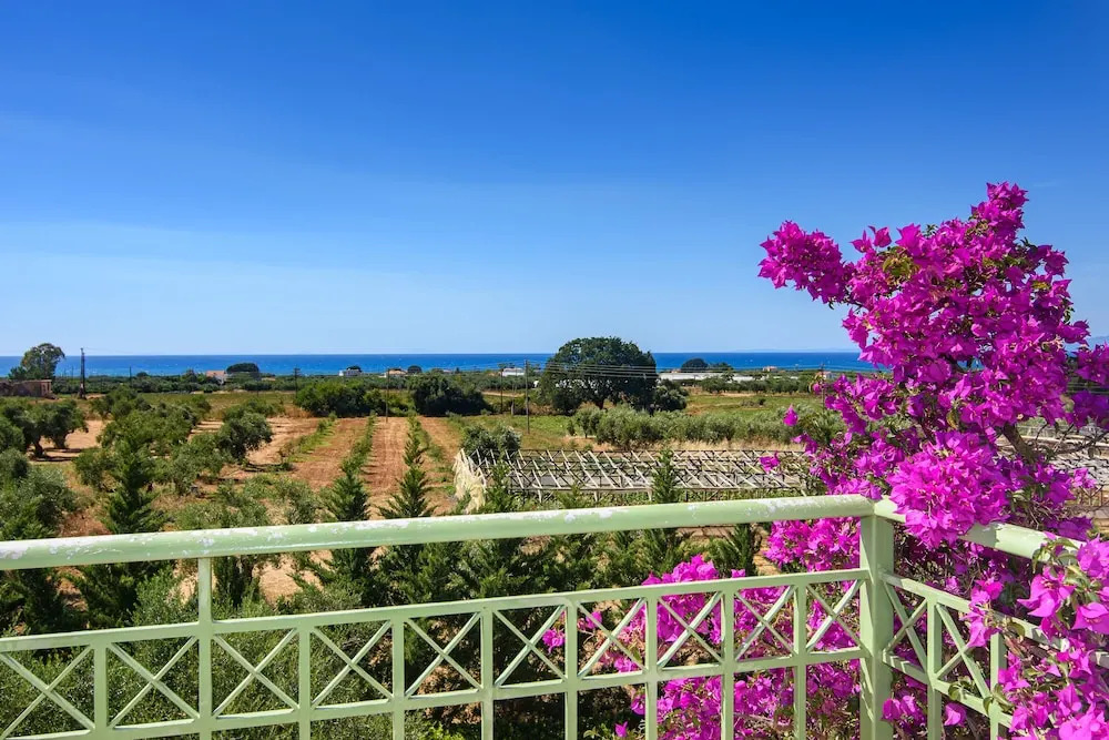 Kyparissia Garden Retreat - Spacious Duplex