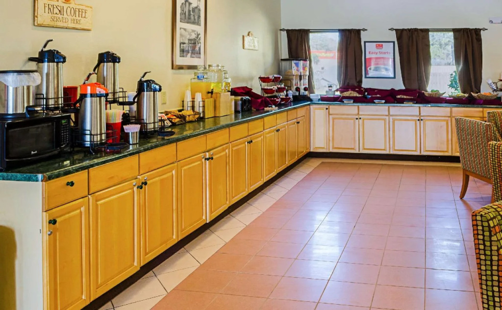 Econo Lodge Inn & Suites Hardeeville I-95
