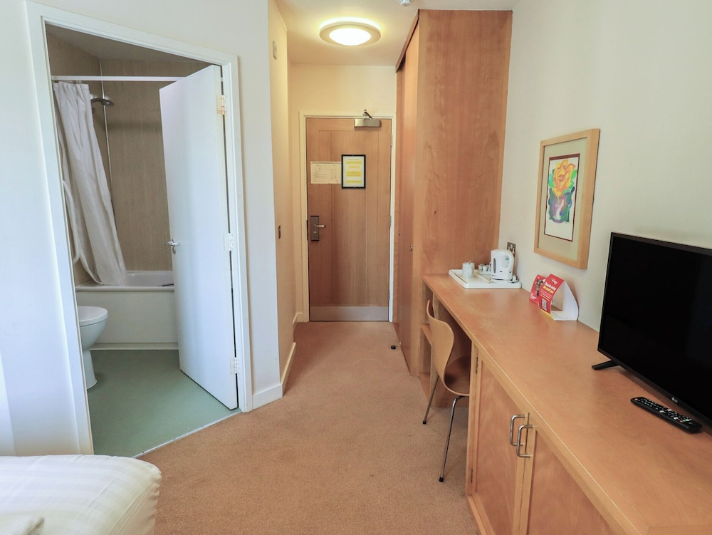 Jubilee First-floor King-size Bedroom