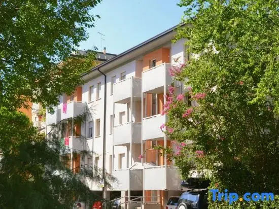 Sunny Apartment Near the Beach