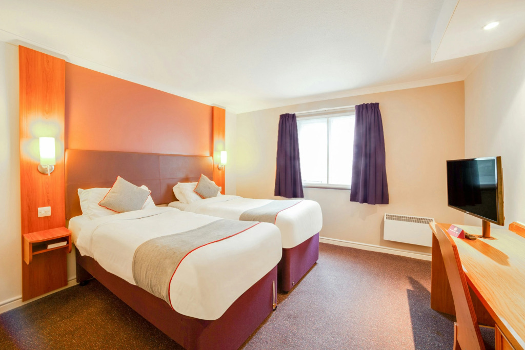 OYO Lakeside Haydock Hotel, St Helens, A580 East Lancs, Garswood Old Road