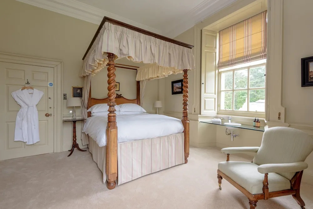 JOIVY Gilmerton House - Historic Scottish Mansion
