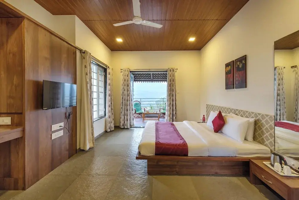 CosmicStays Grey Stone Villa Mountain & Dam View