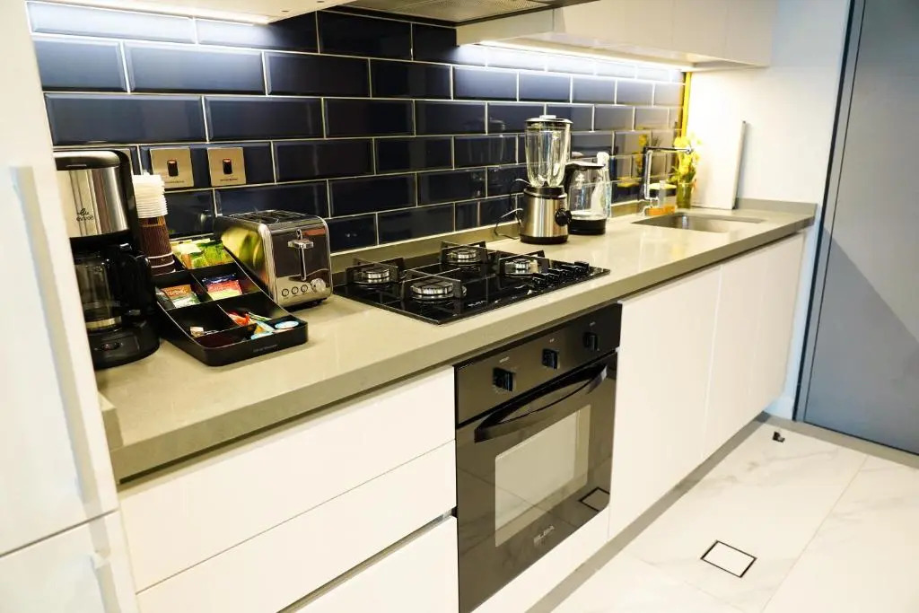 Luxurious Studio , 5 mins from BURJ KHALIFA with Canal view!!