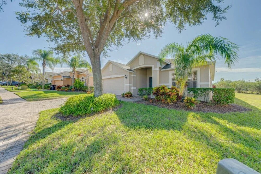 A wonderful 4 bedroom villa with it own pool in Glenbrook Resort