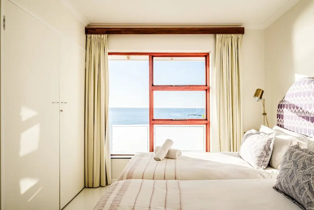 Luxurious Camps Bay Retreat w Sea Views Rock Residence
