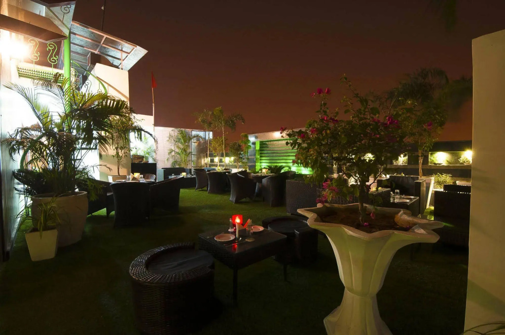 Hotel Star Palace - Near Karol Bagh Metro