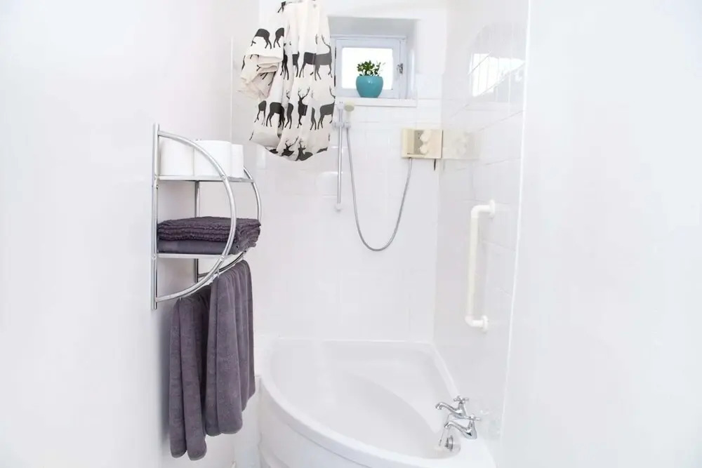 Bright & Quiet Edinburgh Home with Parking