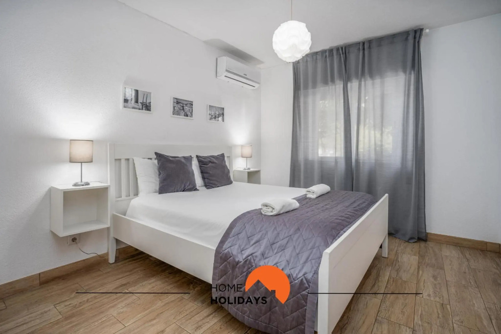 #002 Amazing Apartment Next City Center,Beach