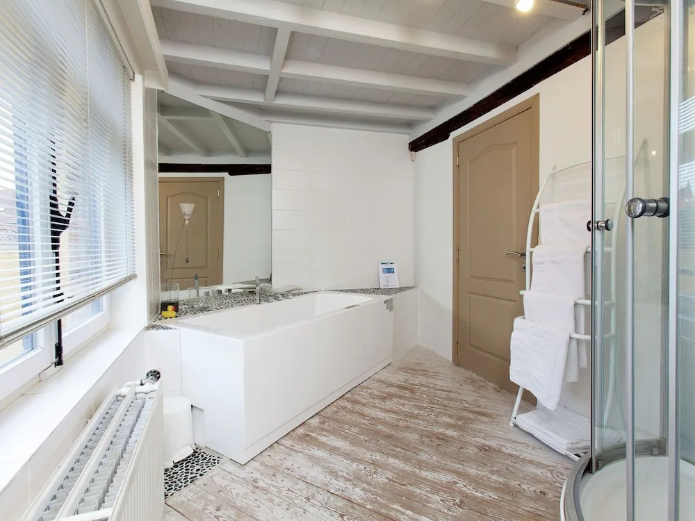 Spacious Holiday Home in Bruges with Hot Tub
