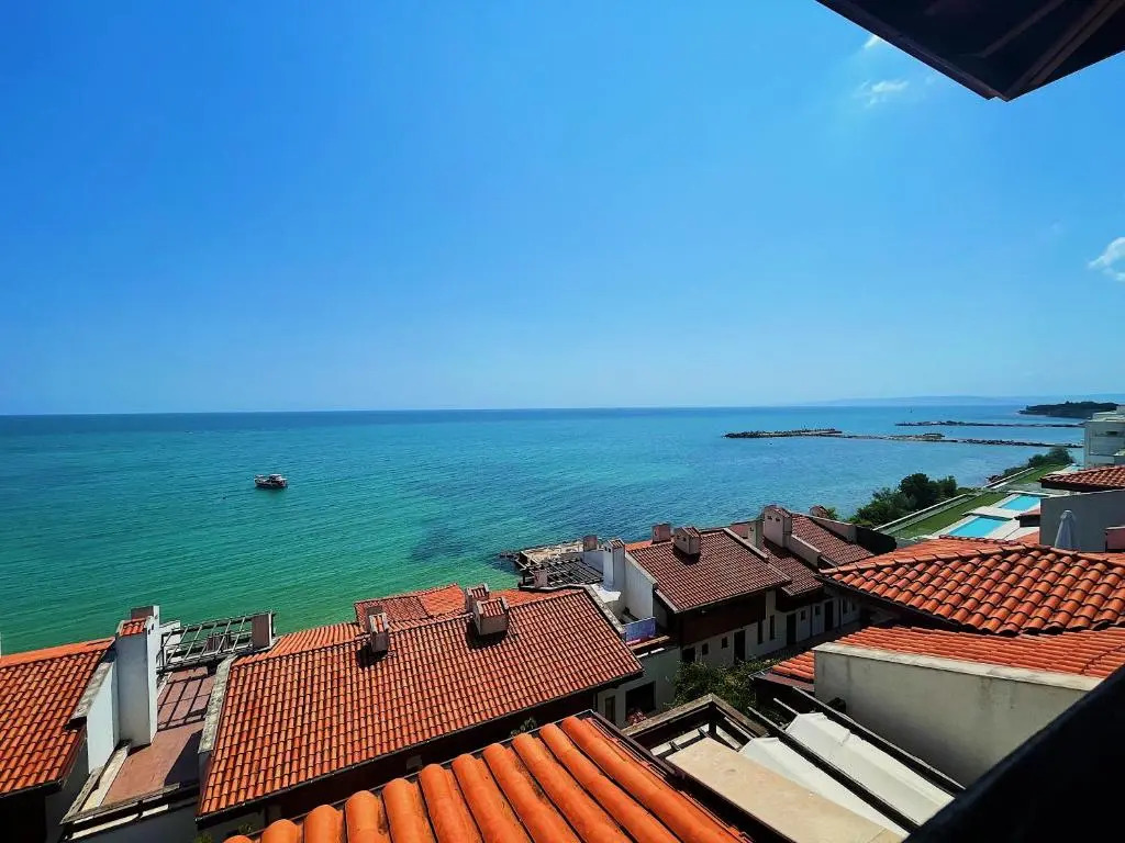 White Coast Beach Apartments