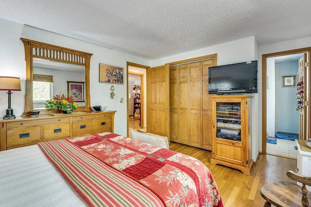 Eclectic Multi-level Charmer! 2 Mi to CU Boulder