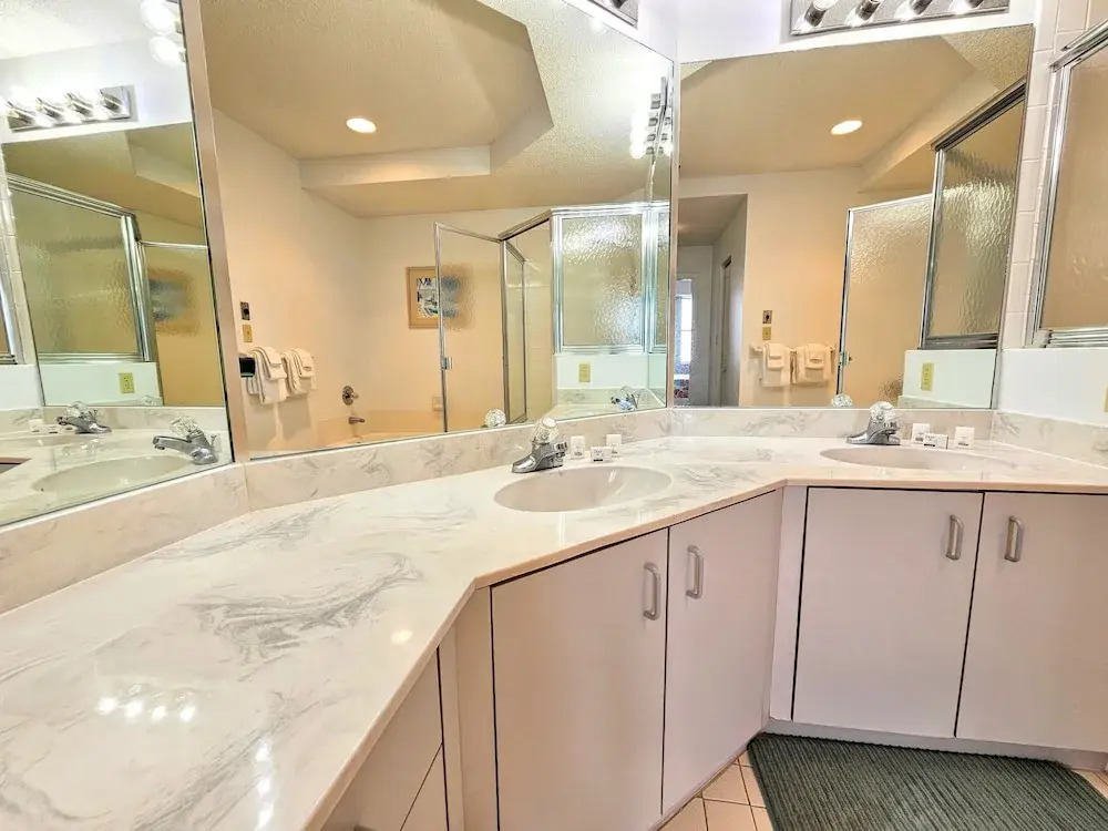 Breathtaking 5th Floor Ocean Views. Corner Unit Wraparound Balcony! 3 Pools