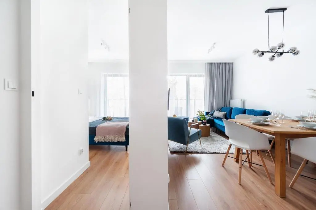 Lake Club Apartments - LoftAffair