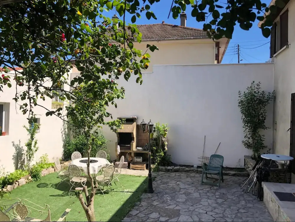 Studio in Villejuif, With Wonderful City View, Furnished Garden and Wifi - 300 km From the Beach