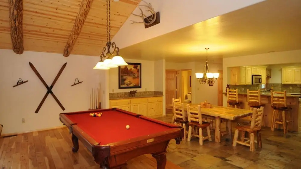 No. 21 Tamarack Lodge - 4 Br Cabin