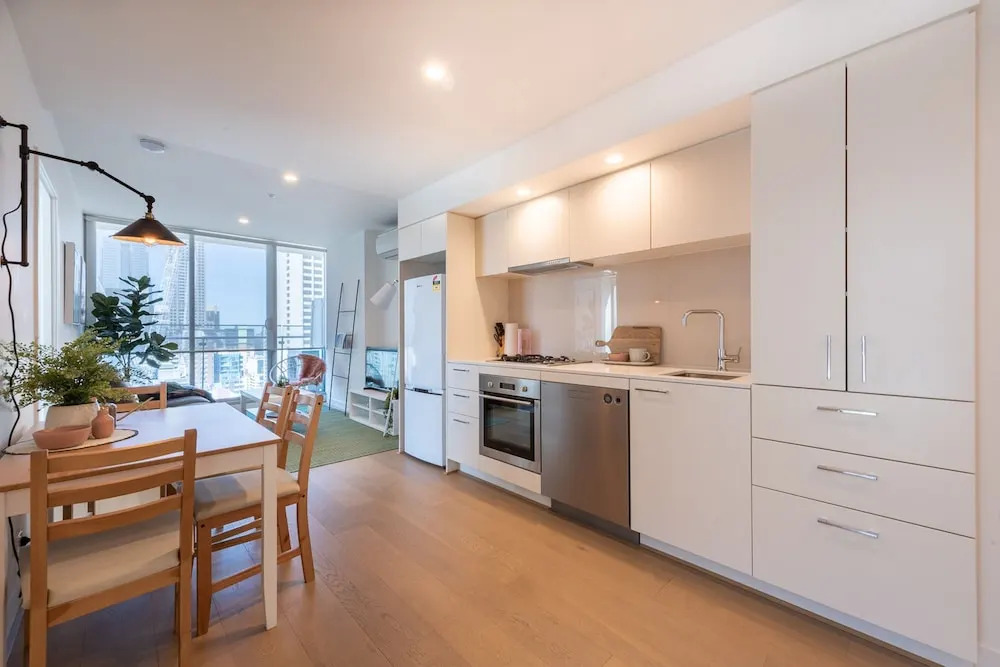 Stylish city views CBD 2 bed 2 bath