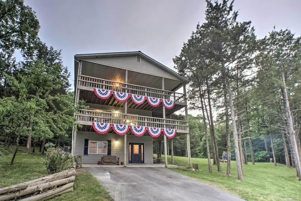Lakeside Blue Eye Escape w/ Game Room & Hot Tub!