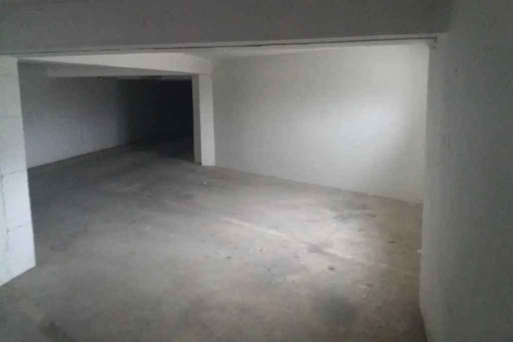 Leona Apartment