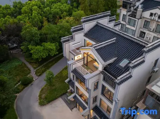 Qinghuan B&B in the west corner of Wuzhen