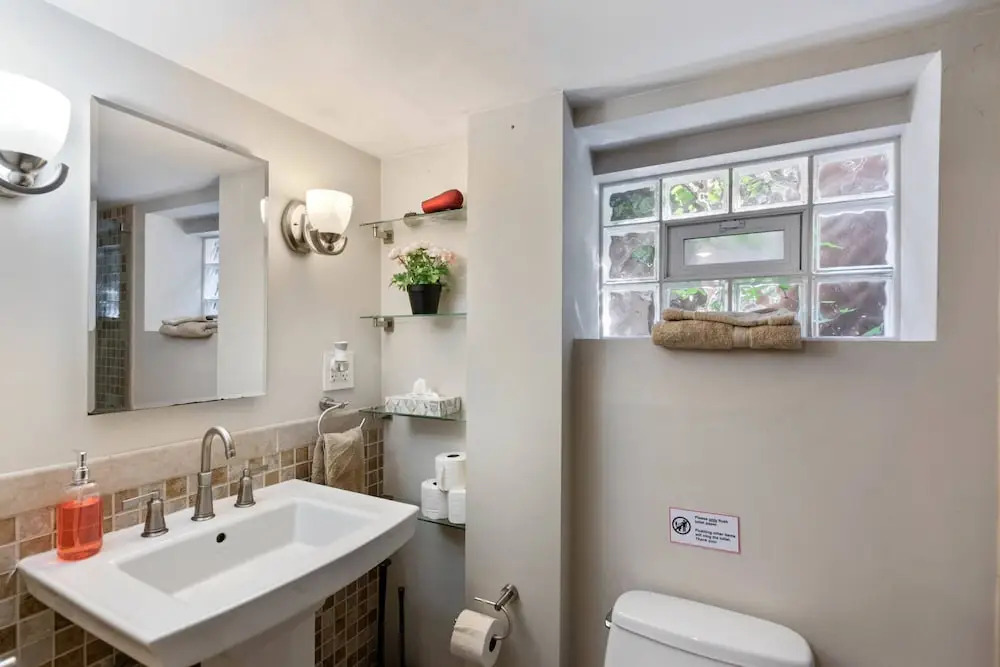 Beautiful 3br/3ba Colonial House by Cozysuites