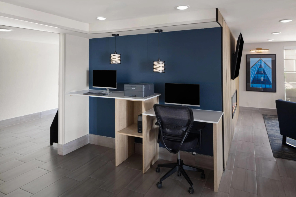 La Quinta Inn by Wyndham Omaha West