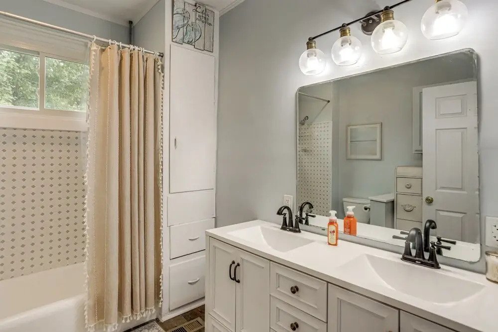2 Mi to Dtwn: Charming Sandusky Getaway w/ Hot Tub