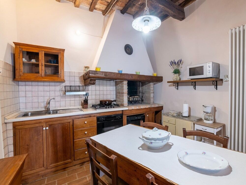 Graceful Holiday Home in Acqualagna with Swimming Pool