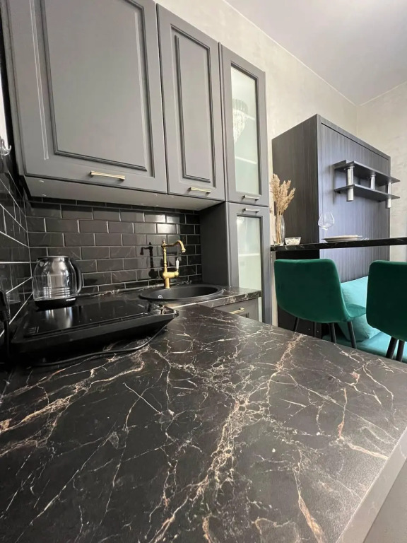 Lucky Room (Лаки Рум) на аллее Первой Маёвки