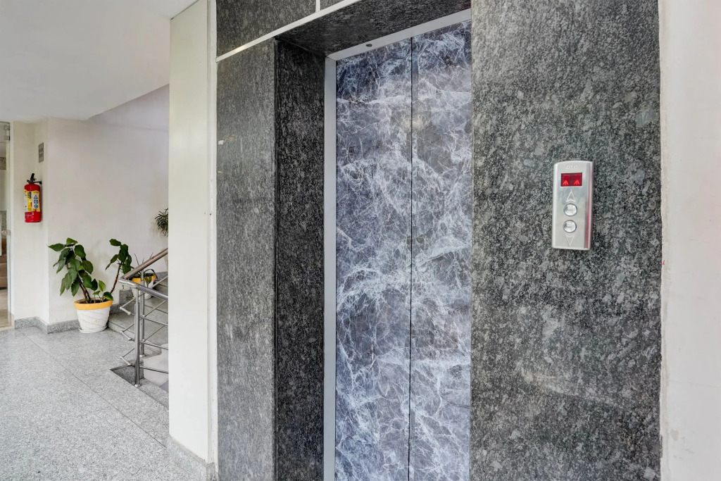 Super Townhouse Oak ONGC Crossway Formerly Hotel Gold Stone Comfort