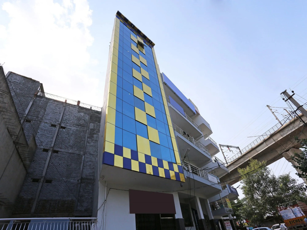 OYO 9381 DLF Cyber City