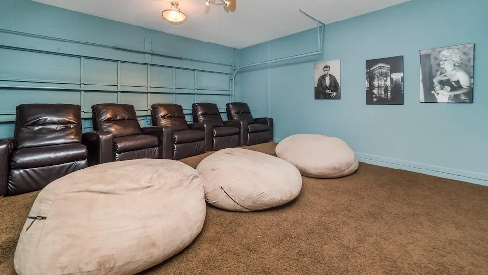 2709 Manesty Lane
