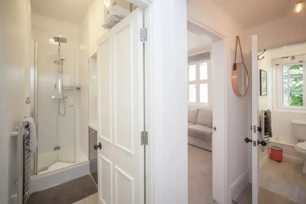 Elegant 1 Bedroom Flat With Period Features in Bristol