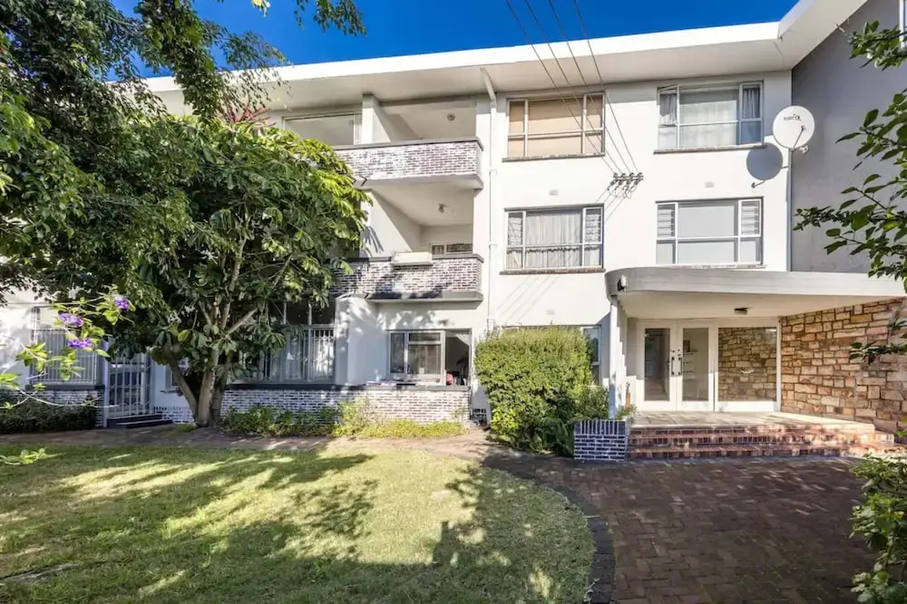 Spacious 1 Bedroom Apartment in Claremont With Great Views