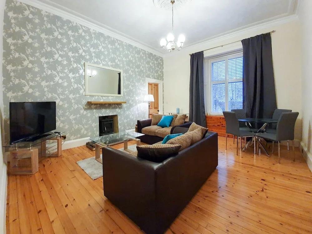 Linburn House Apartment