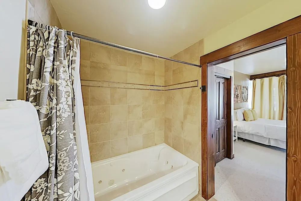New Listing! Central Winter Park W/ Hot Tub 2 Bedroom Condo