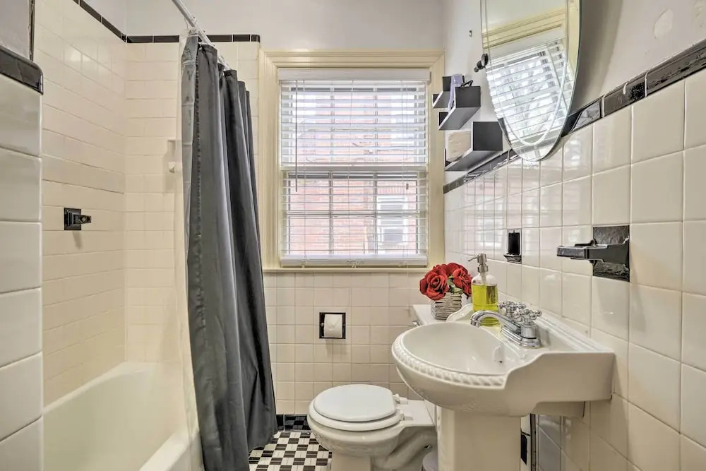 Chic & Cozy Greensboro Home, 2 Mi to Dtwn!