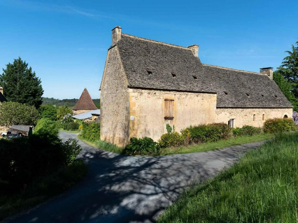 Nice holiday home in Nouvelle-Aquitaine with indoor pool