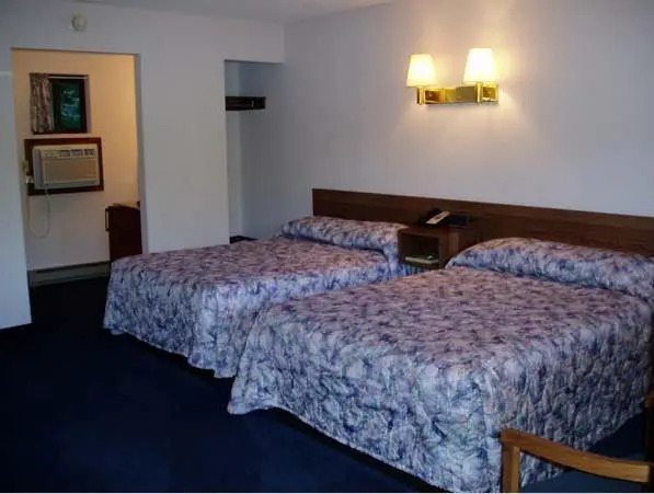 Tall Pines Motel